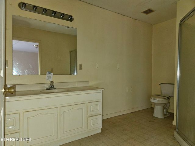 722 Trenton St, Harriman, TN 37748