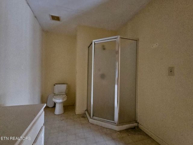 722 Trenton St, Harriman, TN 37748