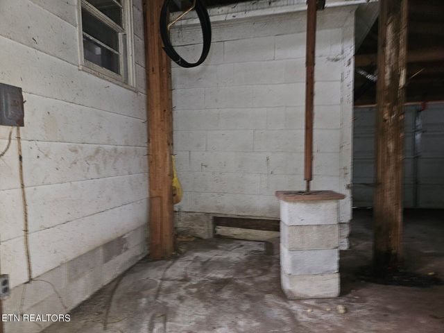 722 Trenton St, Harriman, TN 37748