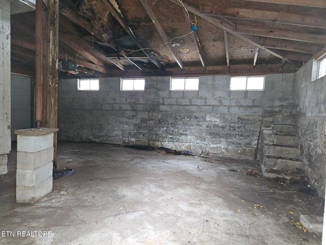 722 Trenton St, Harriman, TN 37748