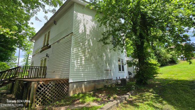 722 Trenton St, Harriman, TN 37748