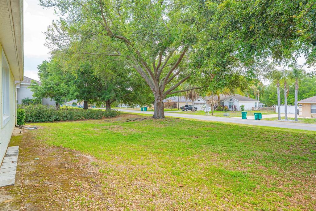 Image 25 of property listing at 3510 HUNTERS TRAIL CIRCLE, Eustis, FL 32726