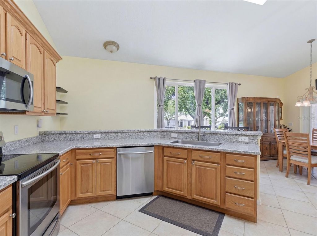 Image 7 of property listing at 3510 HUNTERS TRAIL CIRCLE, Eustis, FL 32726