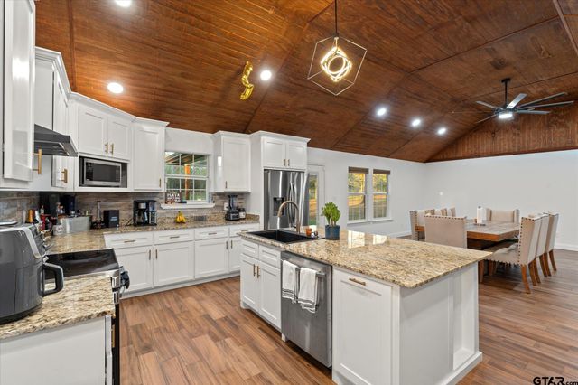 70 Prosperity Dr, Pittsburg, TX 75686