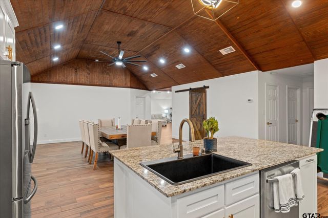 70 Prosperity Dr, Pittsburg, TX 75686