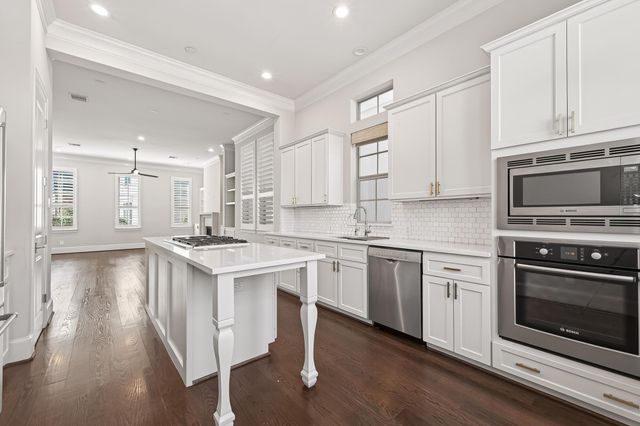 122 Gateway Park Place, Spring, TX 77380