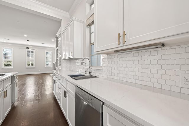 122 Gateway Park Place, Spring, TX 77380