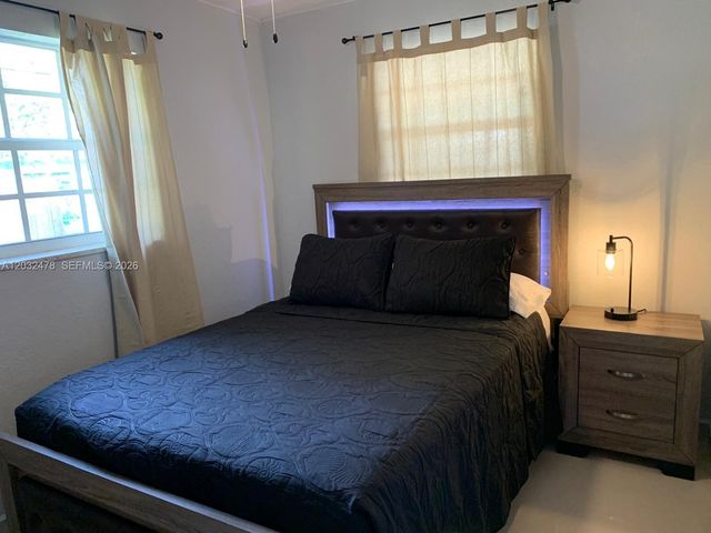 1630 N 68th Ave, Hollywood, FL 33024