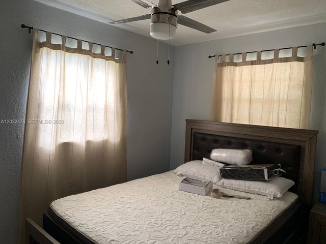 1630 N 68th Ave, Hollywood, FL 33024