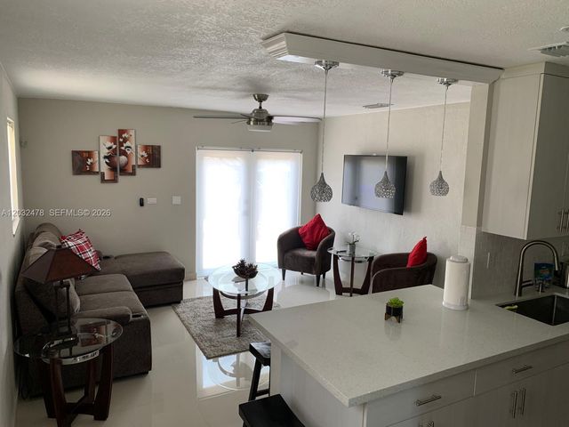 1630 N 68th Ave, Hollywood, FL 33024