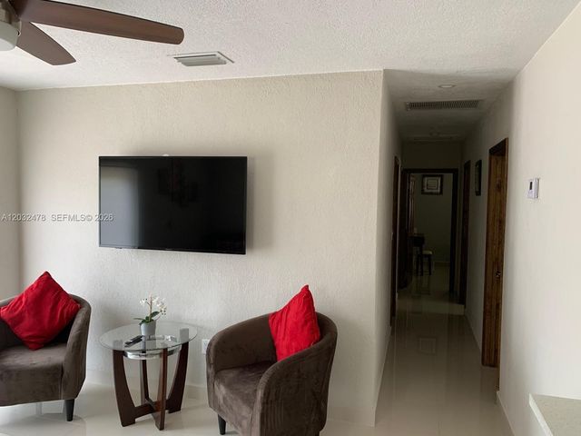 1630 N 68th Ave, Hollywood, FL 33024