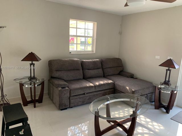 1630 N 68th Ave, Hollywood, FL 33024