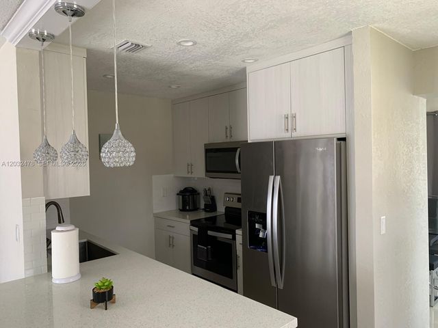 1630 N 68th Ave, Hollywood, FL 33024