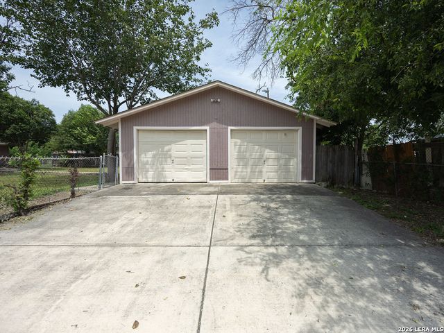 8011 Pistol Ln, San Antonio, TX 78227