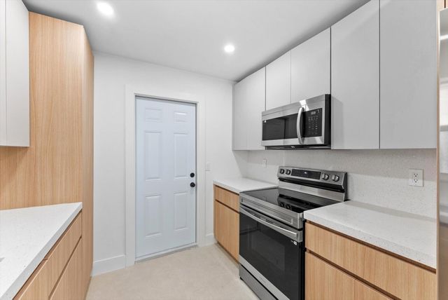 6873 S PLYMOUTH Drive S, Lake Worth, FL 33462