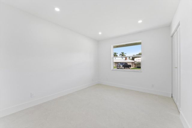 6873 S PLYMOUTH Drive S, Lake Worth, FL 33462