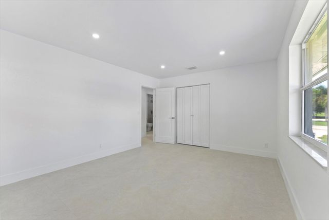6873 S PLYMOUTH Drive S, Lake Worth, FL 33462