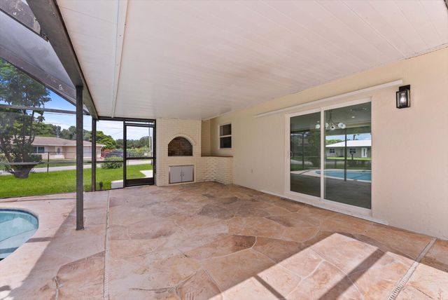 6873 S PLYMOUTH Drive S, Lake Worth, FL 33462