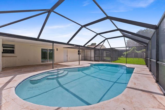 6873 S PLYMOUTH Drive S, Lake Worth, FL 33462