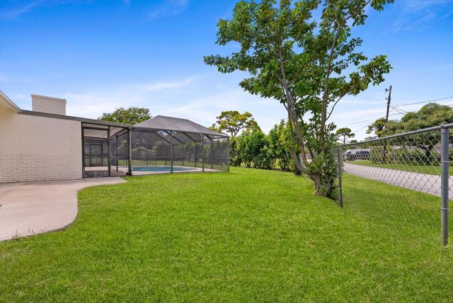 6873 S PLYMOUTH Drive S, Lake Worth, FL 33462