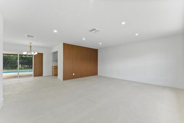 6873 S PLYMOUTH Drive S, Lake Worth, FL 33462