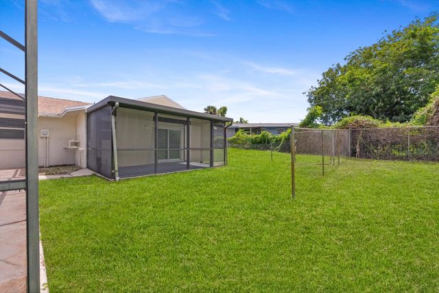 6873 S PLYMOUTH Drive S, Lake Worth, FL 33462