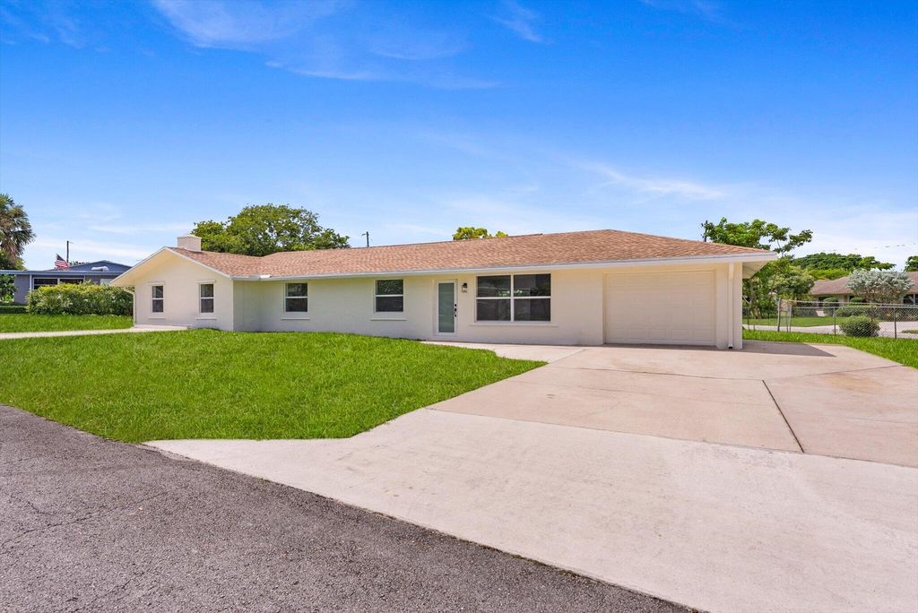 6873 S PLYMOUTH Drive S, Lake Worth, FL 33462