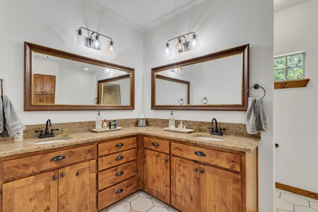 100 N Edgewater Drive, Highland Village, TX 75077