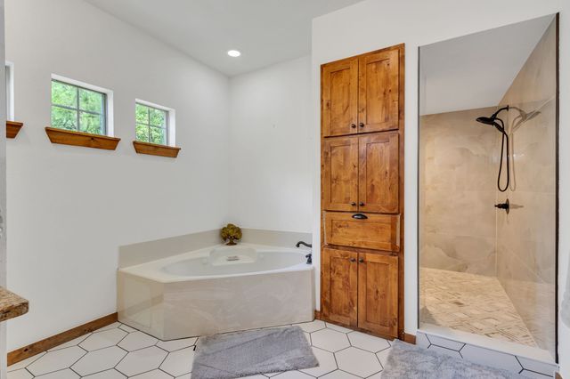 100 N Edgewater Drive, Highland Village, TX 75077