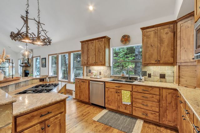 100 N Edgewater Drive, Highland Village, TX 75077