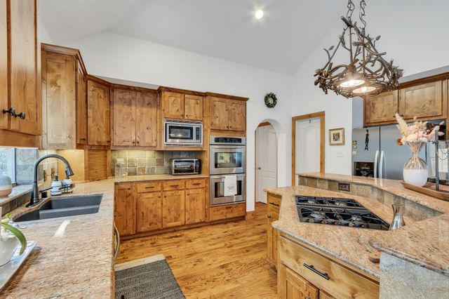 100 N Edgewater Drive, Highland Village, TX 75077