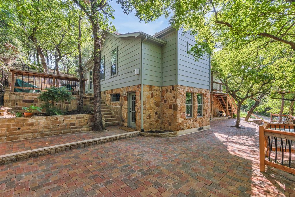 100 N Edgewater Drive, Highland Village, TX 75077