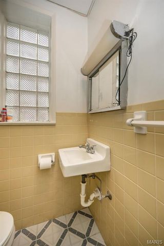 5208 Gresham Avenue, St Louis, MO 63109