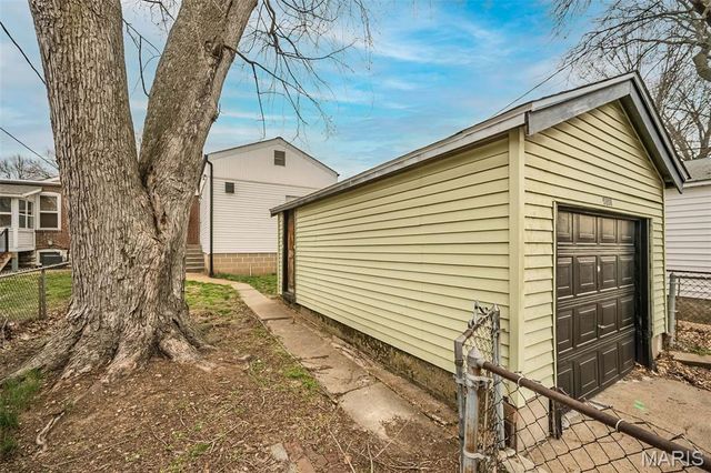 5208 Gresham Avenue, St Louis, MO 63109