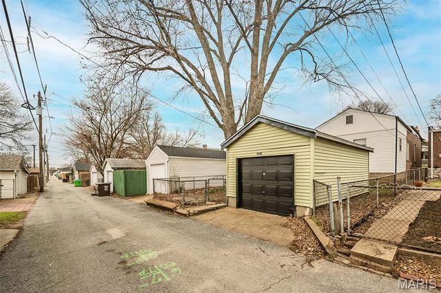 5208 Gresham Avenue, St Louis, MO 63109