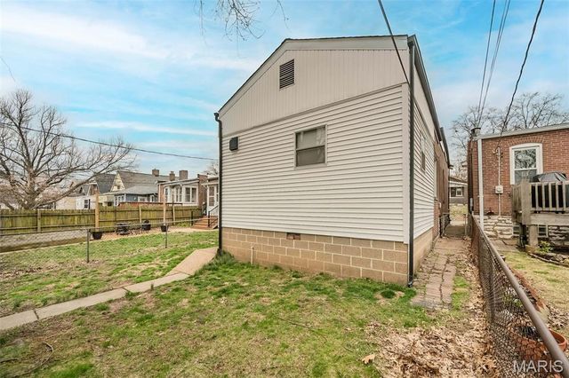 5208 Gresham Avenue, St Louis, MO 63109