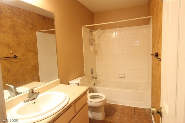 7721 Beach Falls Court, Las Vegas, NV 89149