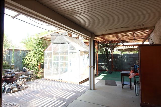 7721 Beach Falls Court, Las Vegas, NV 89149