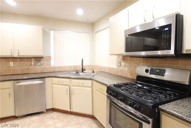 7721 Beach Falls Court, Las Vegas, NV 89149