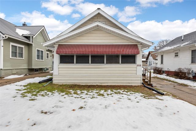 808 Oakland NE, Cedar Rapids, IA 52402