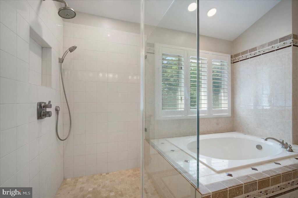 Image 40 of property listing at 6521 GARDEN GROVE WAY, Gaithersburg, MD 20882