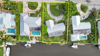 16 Country Club Circle, Tequesta, FL 33469