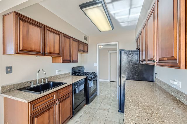 20 N Tower Road 12M, Oak Brook, IL 60523