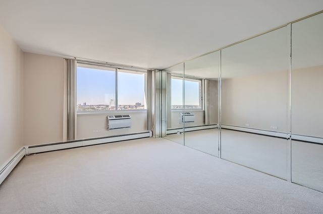 20 N Tower Road 12M, Oak Brook, IL 60523