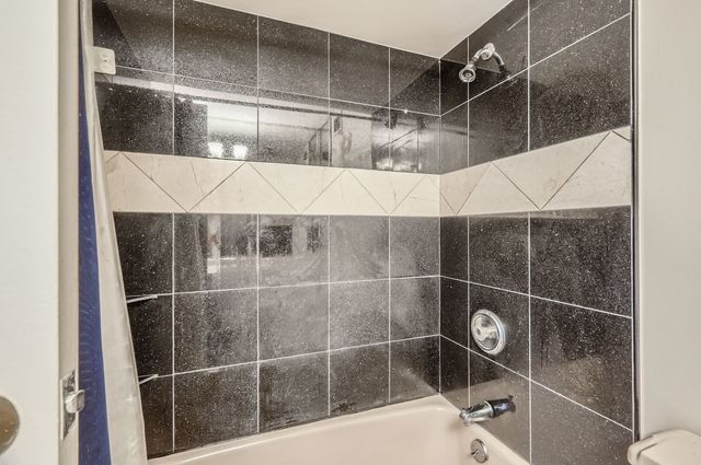 20 N Tower Road 12M, Oak Brook, IL 60523