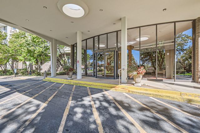 20 N Tower Road 12M, Oak Brook, IL 60523