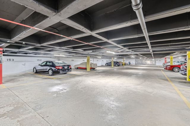 20 N Tower Road 12M, Oak Brook, IL 60523