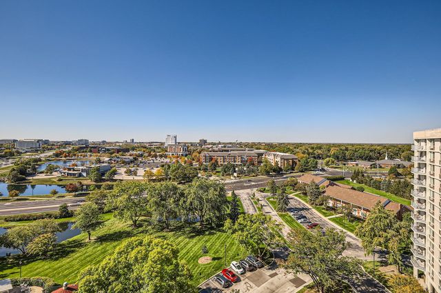 20 N Tower Road 12M, Oak Brook, IL 60523