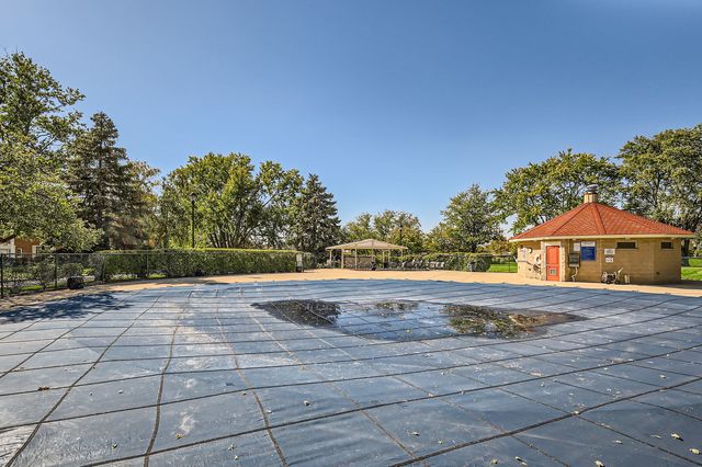 20 N Tower Road 12M, Oak Brook, IL 60523