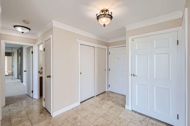 20 N Tower Road 12M, Oak Brook, IL 60523